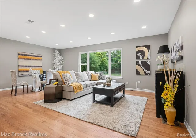 Photo 2 of Single family home for sale at 2615 Douglas Dr, Bloomfield Hills, MI 48304 | MLS# 20261062005 | Listing updated on 2026-09-04