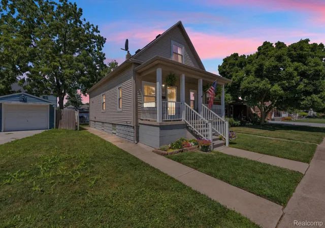 Photo 2 of Single family home for sale at 1270 Lincoln St, Wyandotte, MI 48192 | MLS# 20261062020 | Listing updated on 2026-09-05