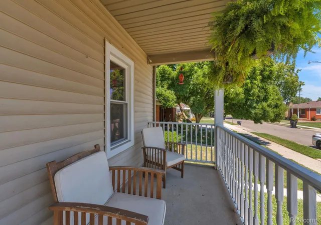 Photo 3 of Single family home for sale at 1270 Lincoln St, Wyandotte, MI 48192 | MLS# 20261062020 | Listing updated on 2026-09-05