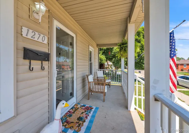 Photo 3 of Single family home for sale at 1270 Lincoln St, Wyandotte, MI 48192 | MLS# 20261062020 | Listing updated on 2026-09-05