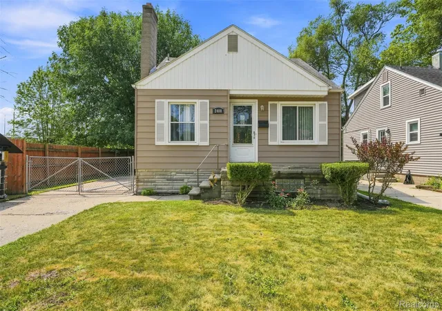 Photo 2 of Single family home for sale at 2400 Guthrie Ave, Royal Oak, MI 48067 | MLS# 20261062028 | Listing updated on 2026-10-06