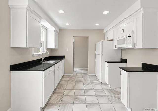 Photo 4 of Single family home for sale at 2400 Guthrie Ave, Royal Oak, MI 48067 | MLS# 20261062028 | Listing updated on 2026-10-06