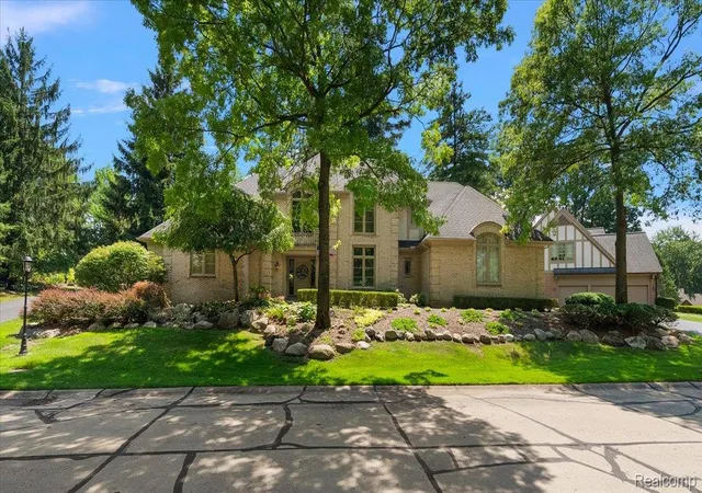 Photo 1 of Condo for sale at 1086 Autumn Ln, Bloomfield Hills, MI 48304 | MLS# 20261062036 | Listing updated on 2026-09-18