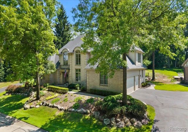Photo 2 of Condo for sale at 1086 Autumn Ln, Bloomfield Hills, MI 48304 | MLS# 20261062036 | Listing updated on 2026-09-18