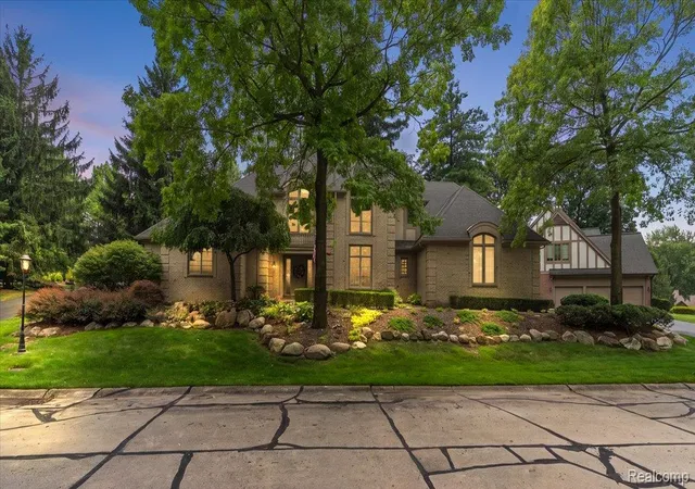 Photo 3 of Condo for sale at 1086 Autumn Ln, Bloomfield Hills, MI 48304 | MLS# 20261062036 | Listing updated on 2026-09-18