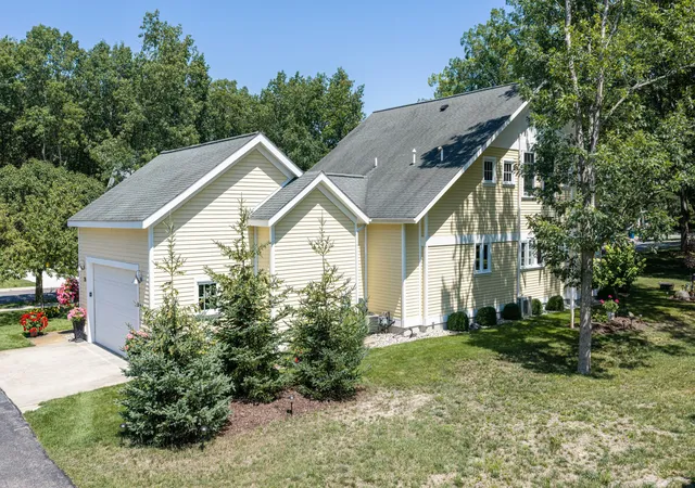 Photo 3 of Condo for sale at 26 Kenneth St, Pentwater, MI 49449 | MLS# 67026041021 | Listing updated on 2026-08-06