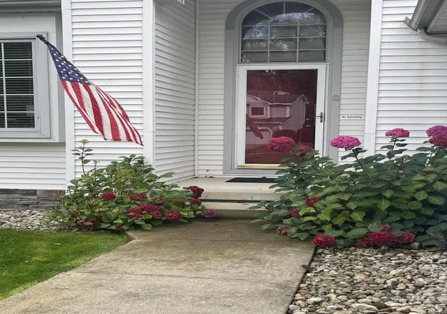 Photo 3 of Condo for sale at 2205 Lake Wood Dr, Jackson, MI 49203 | MLS# 55026041018 | Listing updated on 2026-10-05