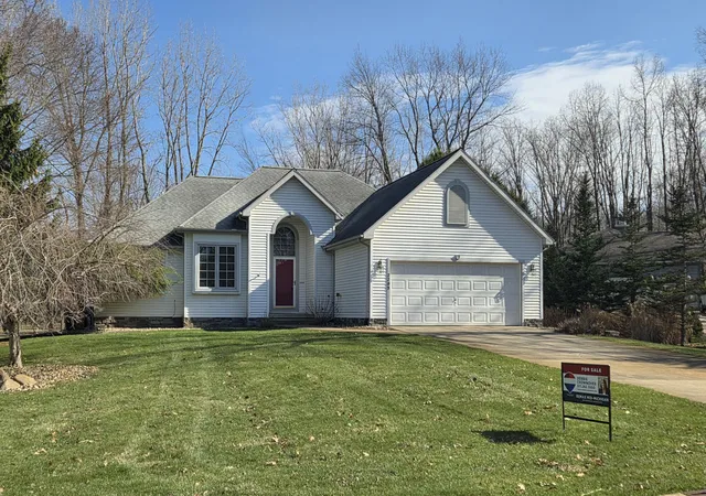 Photo 1 of Condo for sale at 2205 Lake Wood Dr, Jackson, MI 49203 | MLS# 55026041018 | Listing updated on 2026-10-05