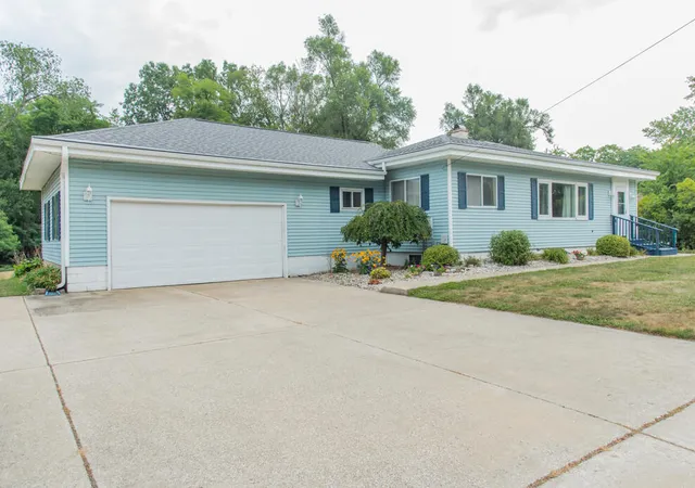 Photo 2 of Single family home for sale at 1916 Romence Rd, Portage, MI 49024 | MLS# 66026041015 | Listing updated on 2026-09-14