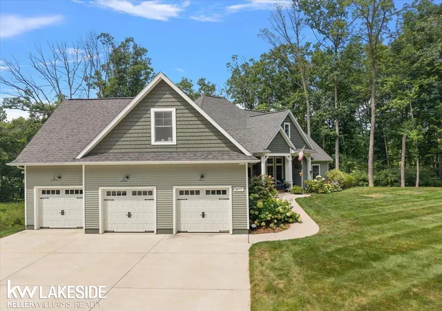 Photo 4 of Single family home for sale at 877 Cody Dr, Dexter, MI 48130 | MLS# 58050217626 | Listing updated on 2026-09-11