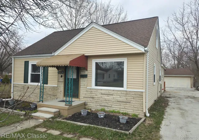 Photo 2 of Single family home for sale at 13849 Leonard Ave, Warren, MI 48089 | MLS# 20261062048 | Listing updated on 2026-09-06