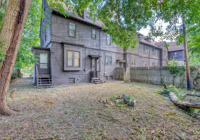 5th image of 8129 E Lafayette St, Detroit, MI 48214 | MLS# 20261062050