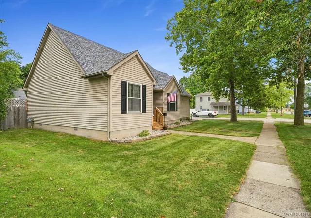 3rd image of 26312 Ypsilanti St, Flat Rock, MI 48134 | MLS# 20261062051