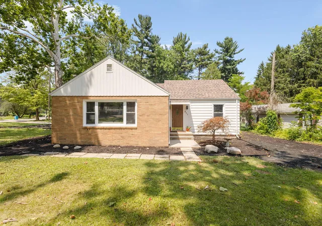 Photo 1 of Single family home for sale at 811 Tomahawk Ln, Niles, MI 49120 | MLS# 69026041026 | Listing updated on 2026-09-14