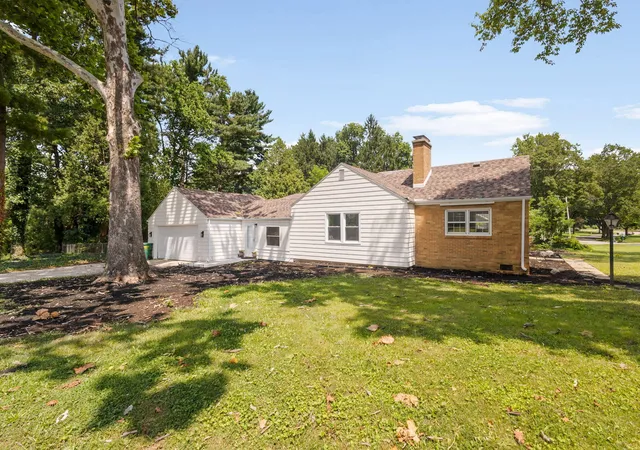 Photo 2 of Single family home for sale at 811 Tomahawk Ln, Niles, MI 49120 | MLS# 69026041026 | Listing updated on 2026-09-14