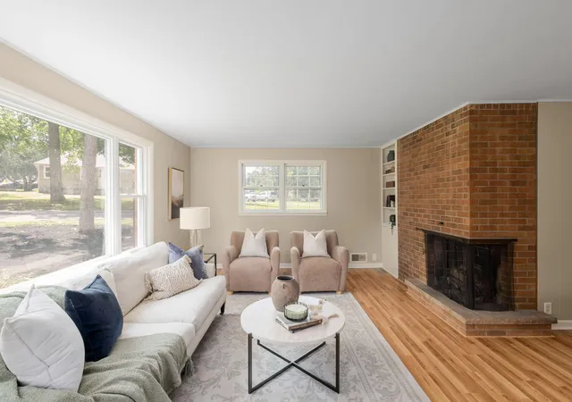Photo 2 of Single family home for sale at 811 Tomahawk Ln, Niles, MI 49120 | MLS# 69026041026 | Listing updated on 2026-10-08