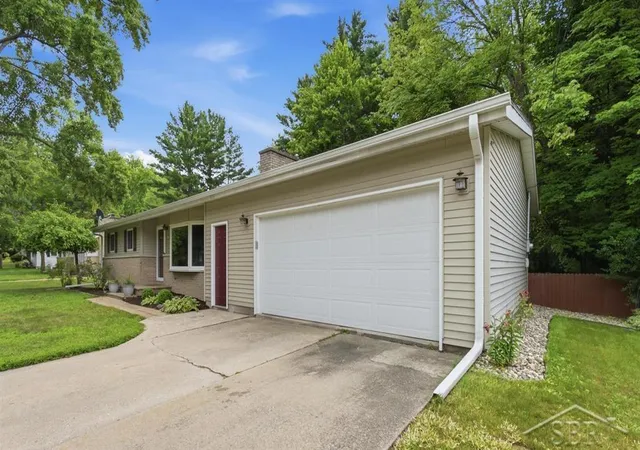 2nd image of 2313 Luhring St, Midland, MI 48640 | MLS# 61050217628
