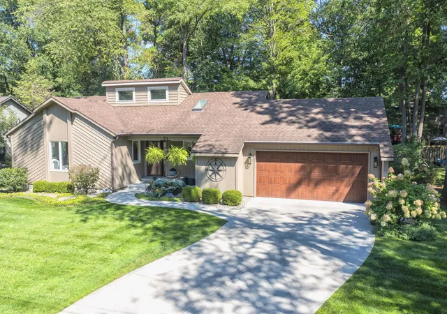 Photo 1 of Sale Pending at 31 Forest Hills Dr, Holland, MI 49424 | MLS# 66026041043 | Listing updated on 2026-08-20