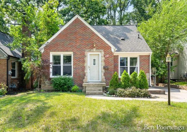 Photo 1 of Sale Pending at 1435 Philadelphia Ave Se, Grand Rapids, MI 49507 | MLS# 65026041039 | Listing updated on 2026-09-11