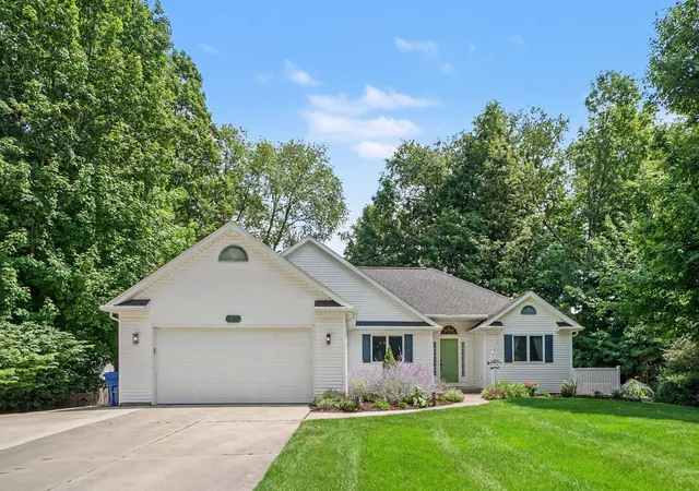 1st image of 1466 Coolidge Ave, Kalamazoo, MI 49006 | MLS# 66026041046