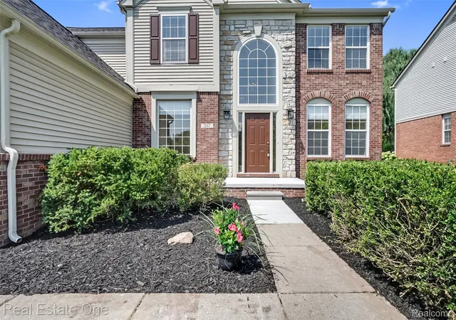 1st image of 517 Beechwood Wy, Lake Orion, MI 48362 | MLS# 20261062081