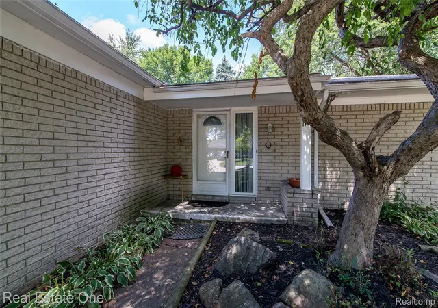 Photo 4 of Single family home for sale at 30290 Old Strm St, Southfield, MI 48076 | MLS# 20261062080 | Listing updated on 2026-10-02