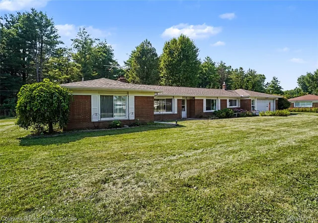 Photo 2 of Single family home for sale at 181 Sterling Dr, Lapeer, MI 48446 | MLS# 20261062082 | Listing updated on 2026-09-05