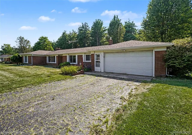 Photo 3 of Single family home for sale at 181 Sterling Dr, Lapeer, MI 48446 | MLS# 20261062082 | Listing updated on 2026-09-05