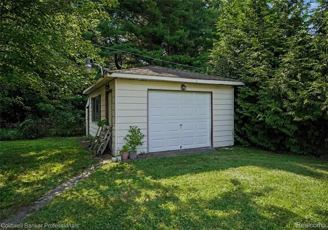 Photo 3 of Single family home for sale at 181 Sterling Dr, Lapeer, MI 48446 | MLS# 20261062082 | Listing updated on 2026-09-05