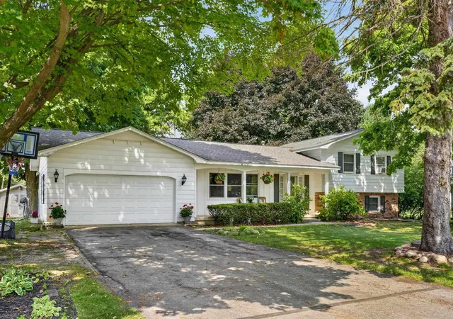 Photo 2 of Single family home for sale at 3873 Sandia Pl, Traverse City, MI 49684 | MLS# 78080072015 | Listing updated on 2026-08-06
