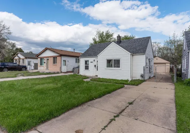Photo 2 of Single family home for sale at 26620 Belleair St, Roseville, MI 48066 | MLS# 58050217639 | Listing updated on 2026-09-10