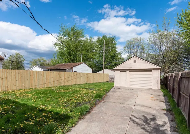 Photo 3 of Single family home for sale at 26620 Belleair St, Roseville, MI 48066 | MLS# 58050217639 | Listing updated on 2026-09-10