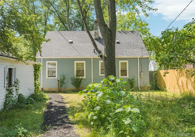 Photo 3 of Single family home for sale at 17624 Winston St, Detroit, MI 48219 | MLS# 20261062096 | Listing updated on 2026-08-08