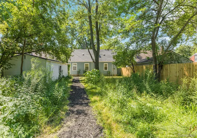Photo 3 of Single family home for sale at 17624 Winston St, Detroit, MI 48219 | MLS# 20261062096 | Listing updated on 2026-08-08