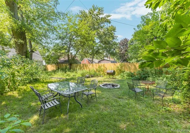 Photo 4 of Single family home for sale at 17624 Winston St, Detroit, MI 48219 | MLS# 20261062096 | Listing updated on 2026-08-08