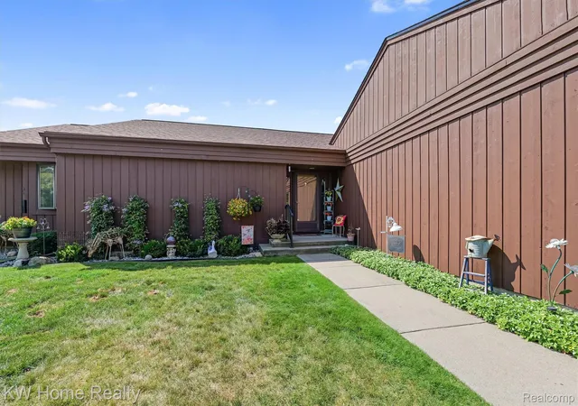 Photo 1 of Sale Pending at 634 Applegate Ln, Grand Blanc, MI 48439 | MLS# 20261062108 | Listing updated on 2026-08-23
