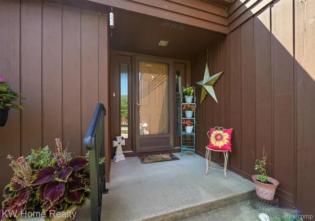 Listing Photo 3 - Condo for sale in building located at 634 Applegate Ln, Grand Blanc, MI 48439