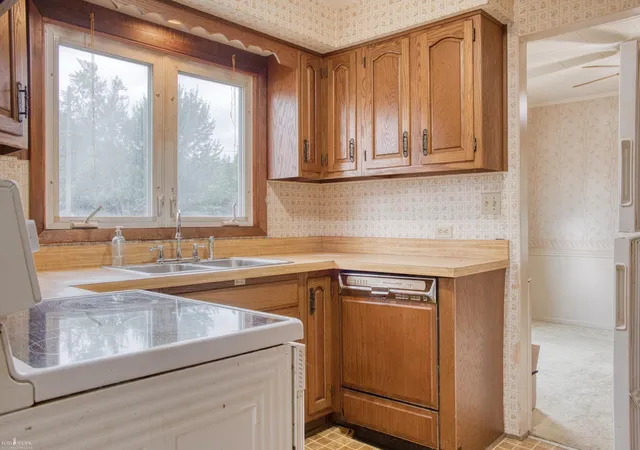 Photo 3 of Single family home for sale at 533 Fletcher St, Owosso, MI 48867 | MLS# 5050217646 | Listing updated on 2026-08-06