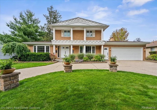 Photo 1 of Sale Pending at 16 Crestwood Dr, Grosse Pointe Shores, MI 48236 | MLS# 20261062118 | Listing updated on 2026-08-17