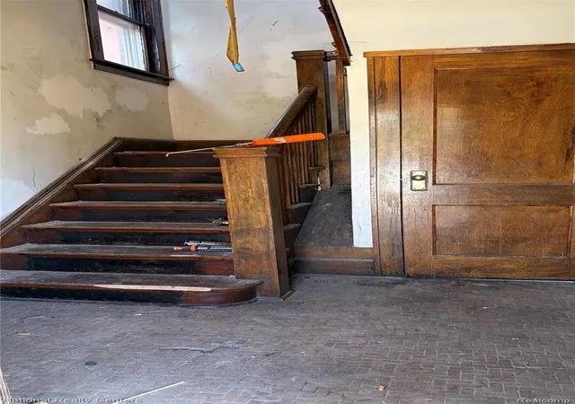 Listing Photo 4 - Condo for sale in building located at 1714 Burlingame St, Detroit, MI 48206