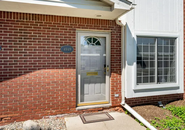 Photo 2 of Condo for sale at 4949 Crooks Rd, Royal Oak, MI 48073 | MLS# 20261062129 | Listing updated on 2026-09-14