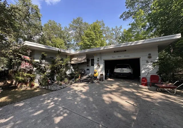 1st image of 917 Holly St, Traverse City, MI 49686 | MLS# 78080072032