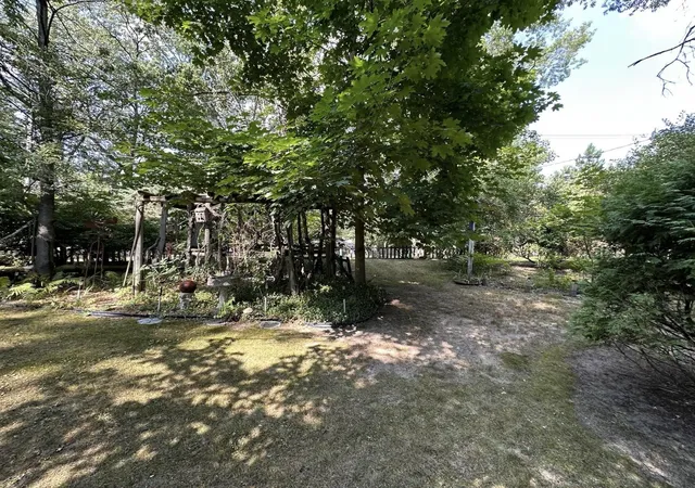 Photo 3 of Single family home for sale at 917 Holly St, Traverse City, MI 49686 | MLS# 78080072032 | Listing updated on 2026-09-15