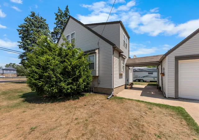 3rd image of 1642 Holmes Rd, Ypsilanti, MI 48198 | MLS# 81026041085