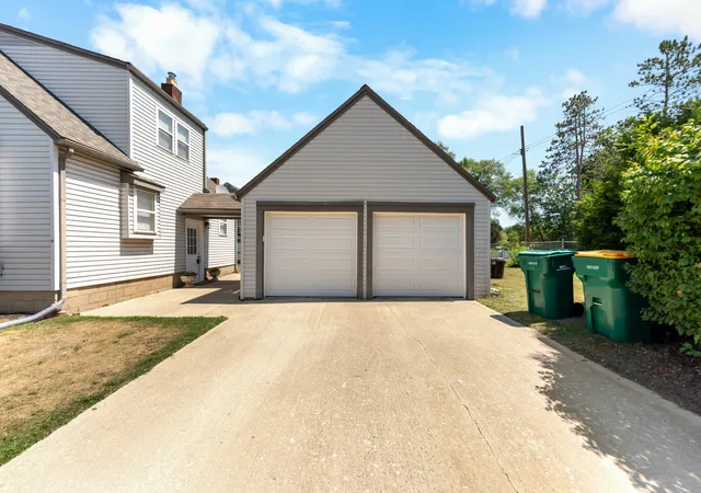 4th image of 1642 Holmes Rd, Ypsilanti, MI 48198 | MLS# 81026041085