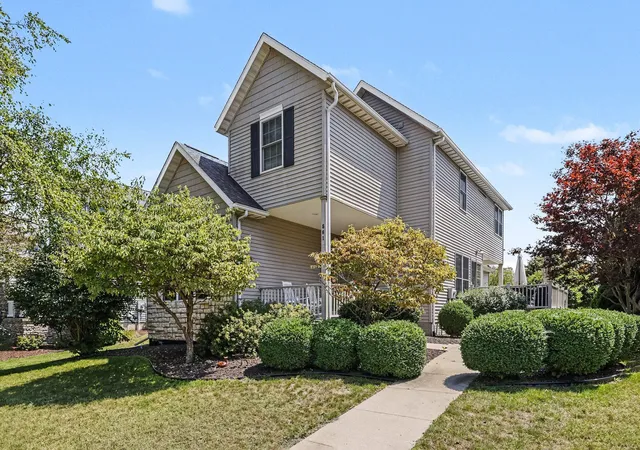 Photo 3 of Single family home for sale at 561 Upton Dr, Saint Joseph, MI 49085 | MLS# 69026041087 | Listing updated on 2026-08-13