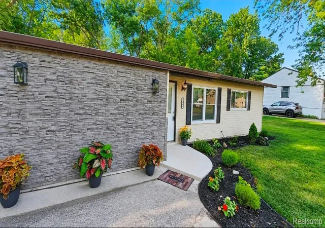 2nd image of 2564 Mueller Rd, Lake Orion, MI 48359 | MLS# 20261062142