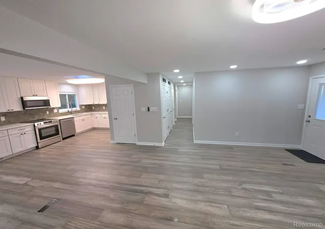 Photo 4 of Single family home for sale at 2564 Mueller Rd, Lake Orion, MI 48359 | MLS# 20261062142 | Listing updated on 2026-09-03