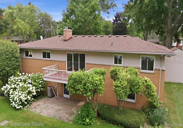 2nd image of 804 Bonita Dr, White Lake, MI 48383 | MLS# 20261062152