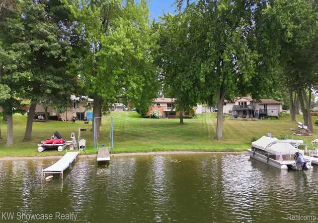 Photo 3 of Single family home for sale at 804 Bonita Dr, White Lake, MI 48383 | MLS# 20261062152 | Listing updated on 2026-09-13